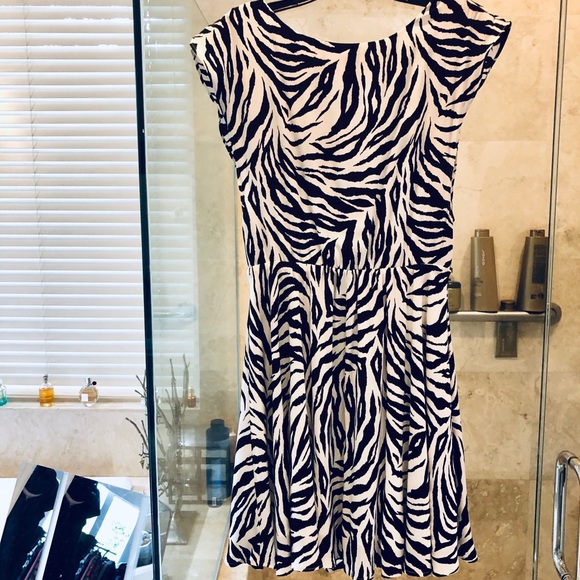 Alice and Olivia Zebra Print Silk Dress NWT - Picture 2 of 8